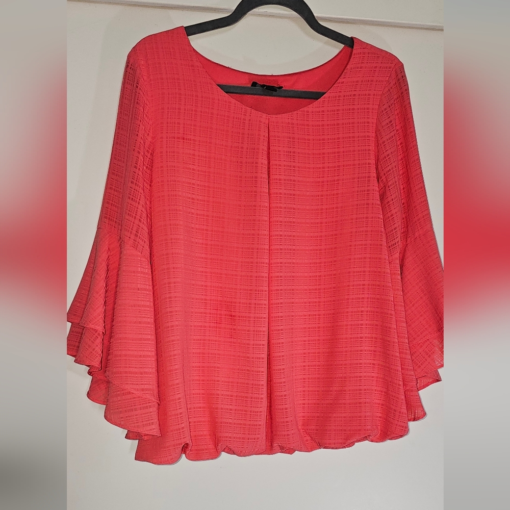 Flutter sleeve top